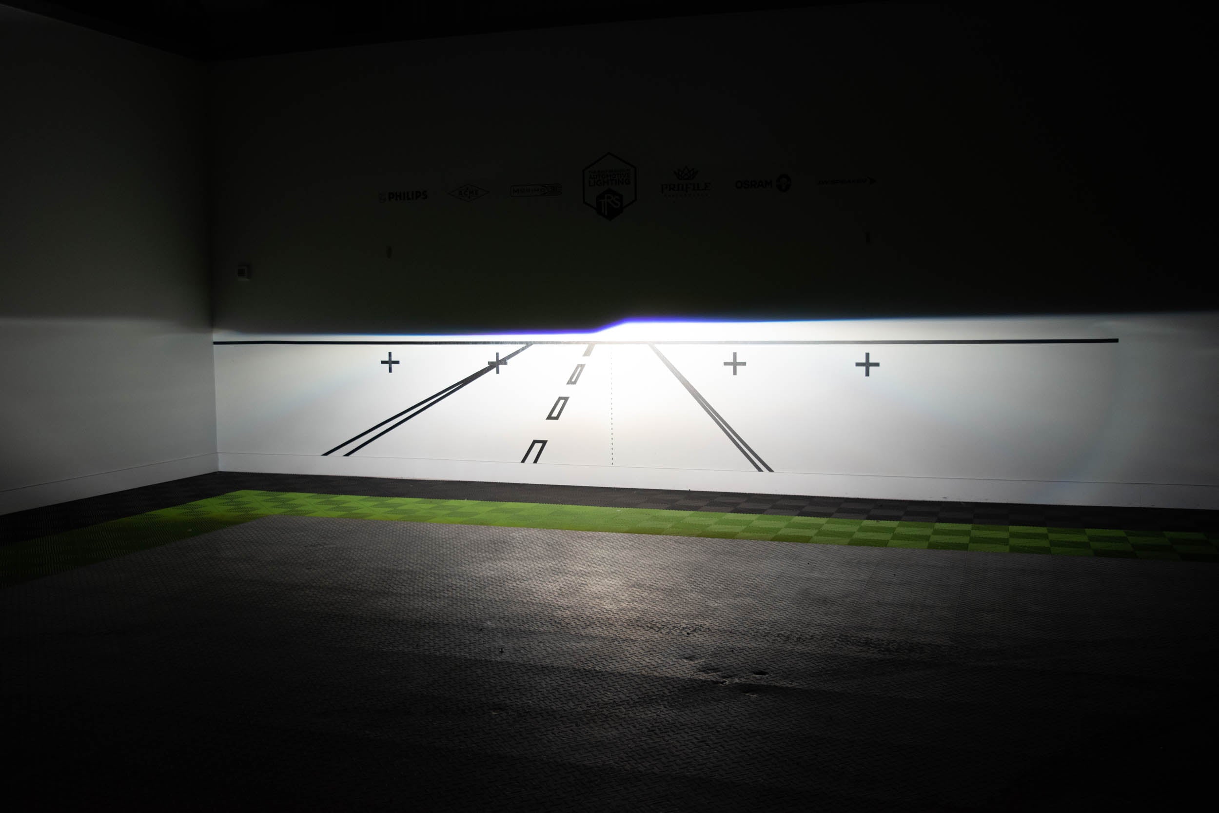 Bi-Xenon: Morimoto Micro D2S 5.0 (2.5in) (LHD)-3