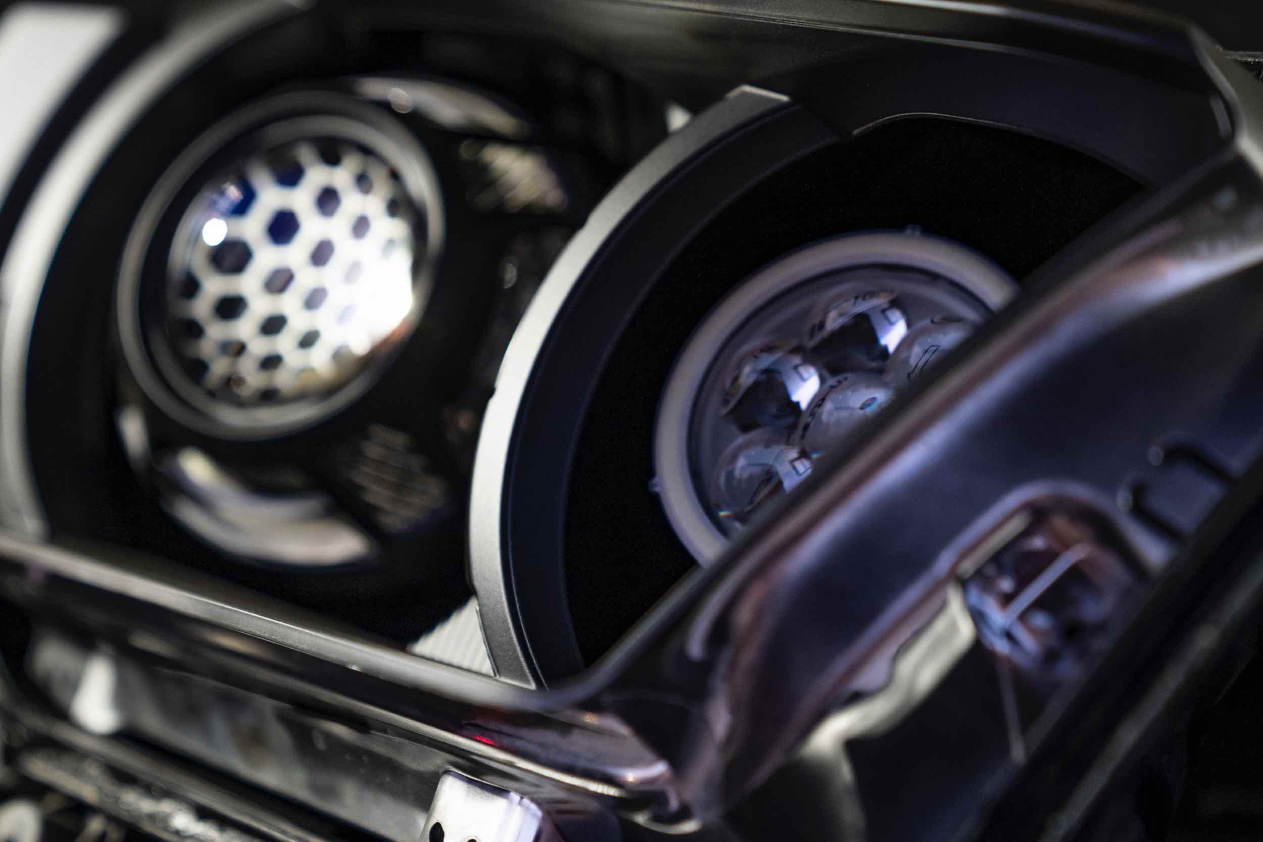 Panamera 2.0 (Black) (White/Amber LED Switchback)-3