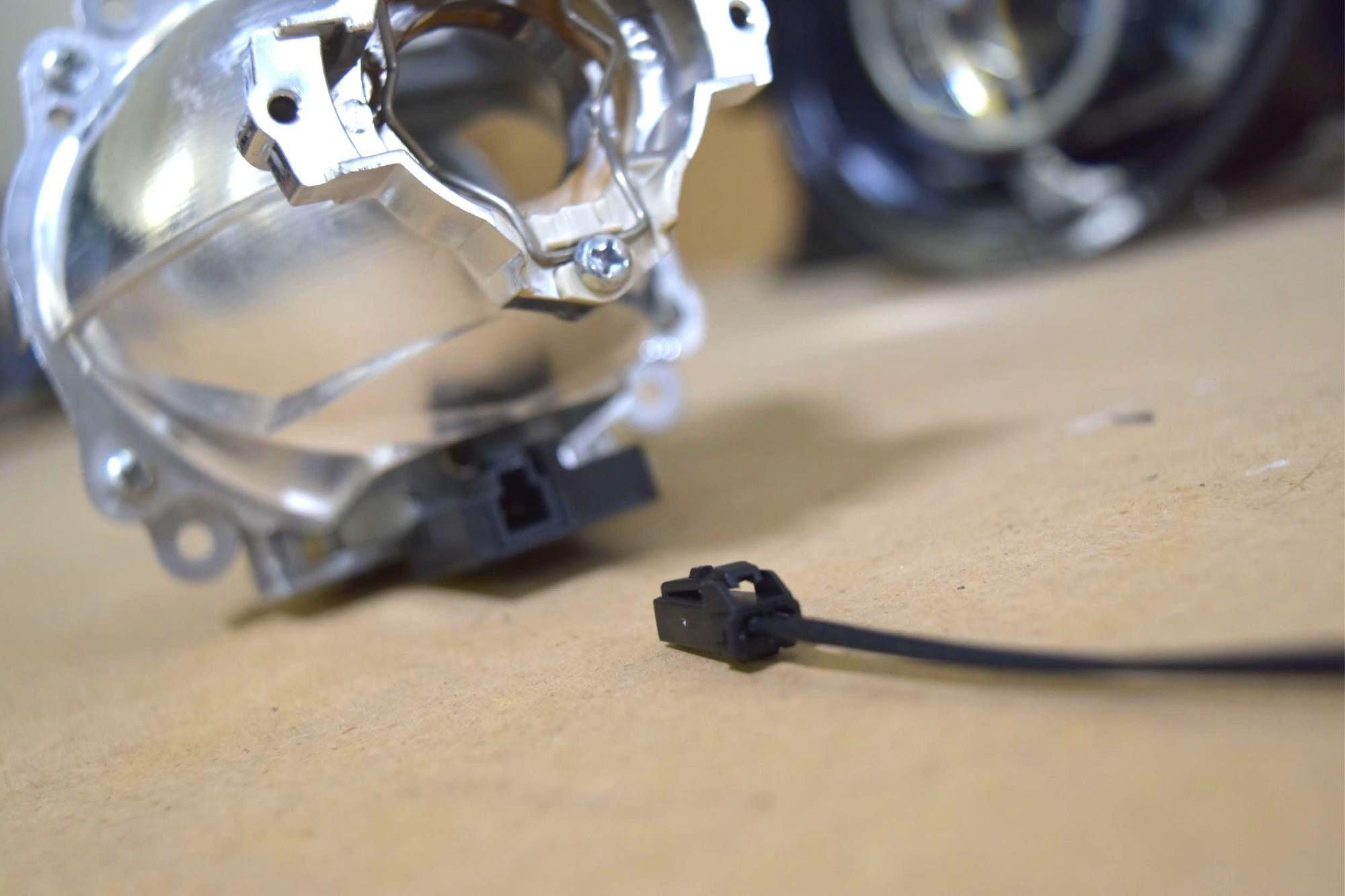 Pigtail: Koito Bi-xenon Solenoid Input (Single)-2